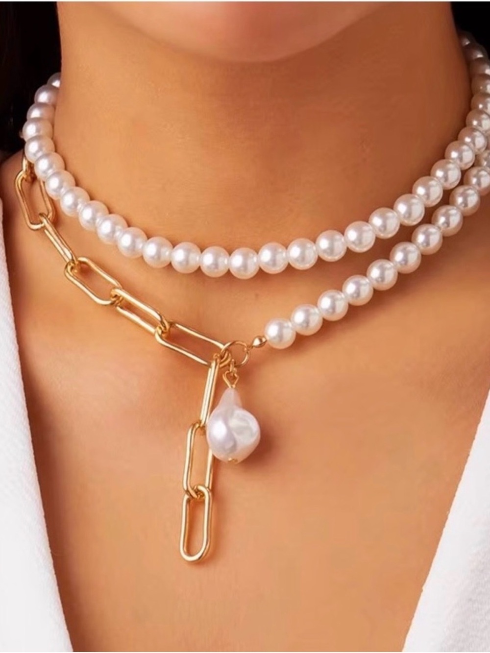 Fashion Jewelry Gold-Tone
Chain and White Pearl Imitation
Necklace 2 piece set